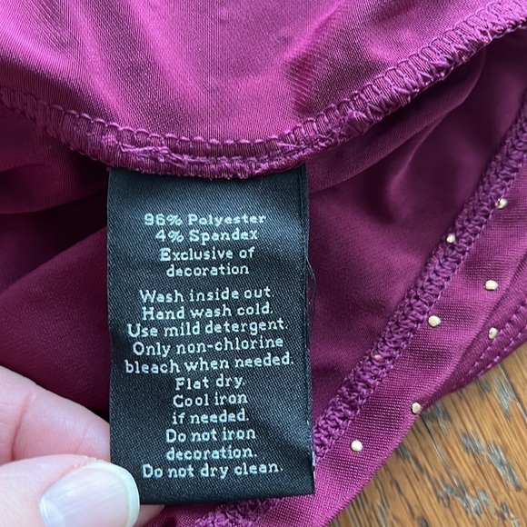 Rock & Republic swing tank top open back burgundy  gold raised dots size Small - Picture 11 of 11